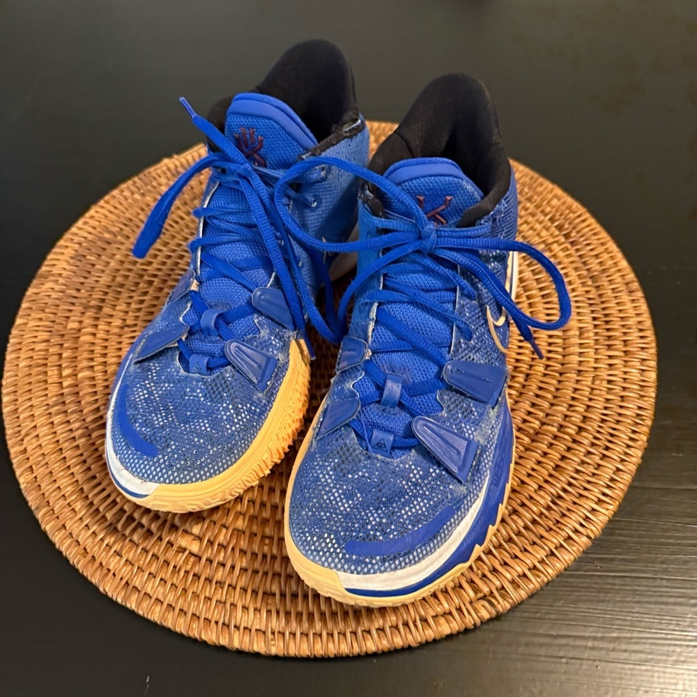 Nike Kyrie‎ sisterhood Sneakers